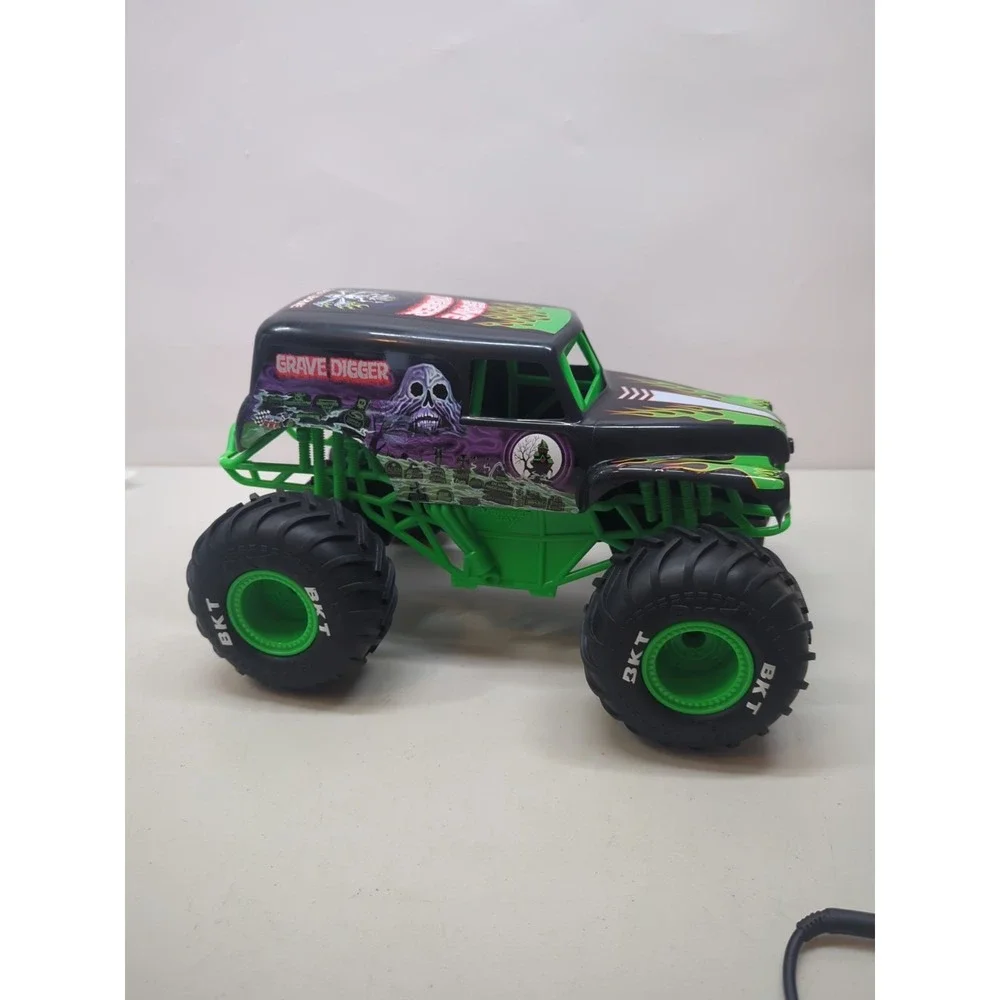 Monster Jam Spin Master Grave Digger 1:15 RC Truck Model 66801 - No Remote *Read